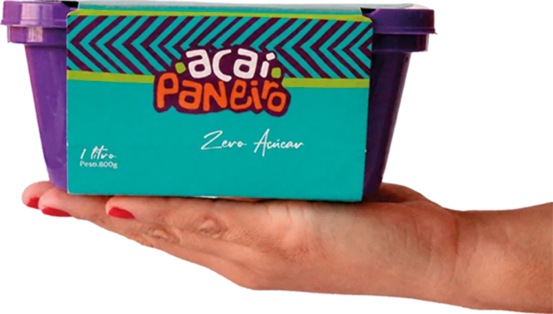 Açaí Zero com guaraná 1 litro, segurado na mão